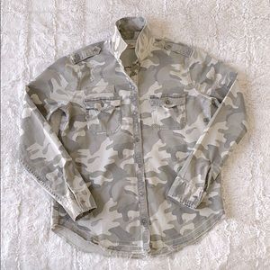 Camo green shirt/jacket.